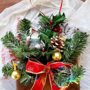 7 Assorted Christmas items              (7 items total)